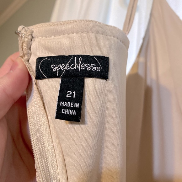 Beautiful prom dress. - Picture 5 of 7